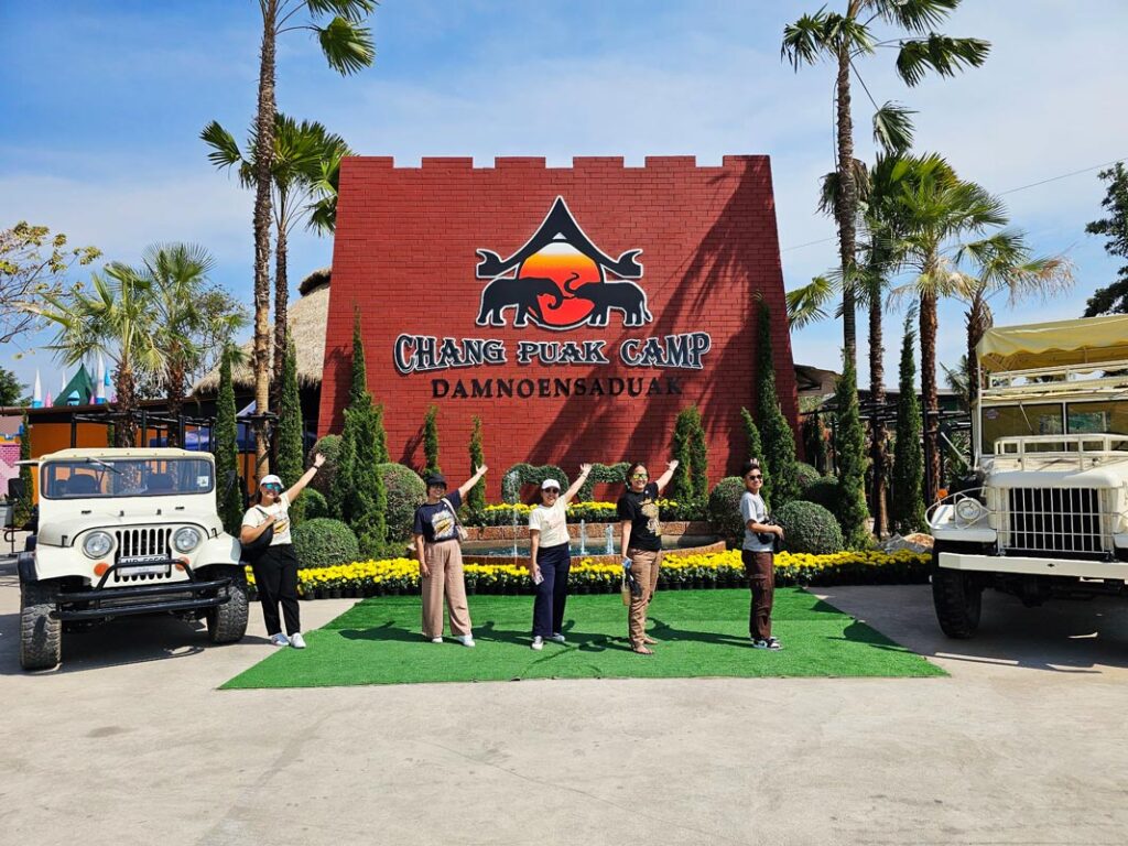 Chang Puak Camp Damnoen Saduak