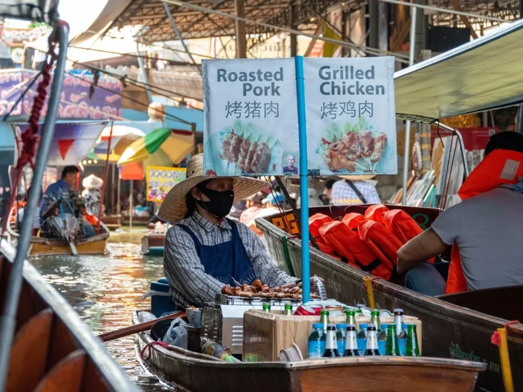 Damnoen Saduak Floating Market