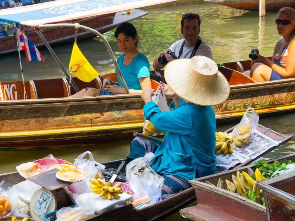 Damnoen Saduak Floating Market
