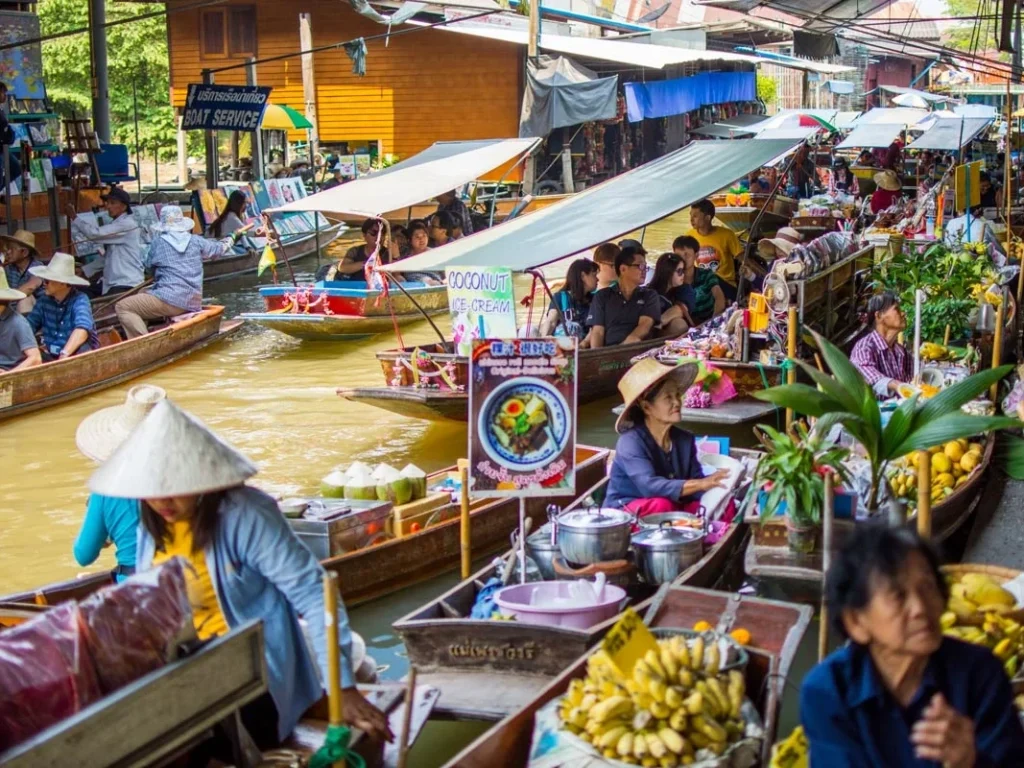 Damnoen Saduak Floating Market
