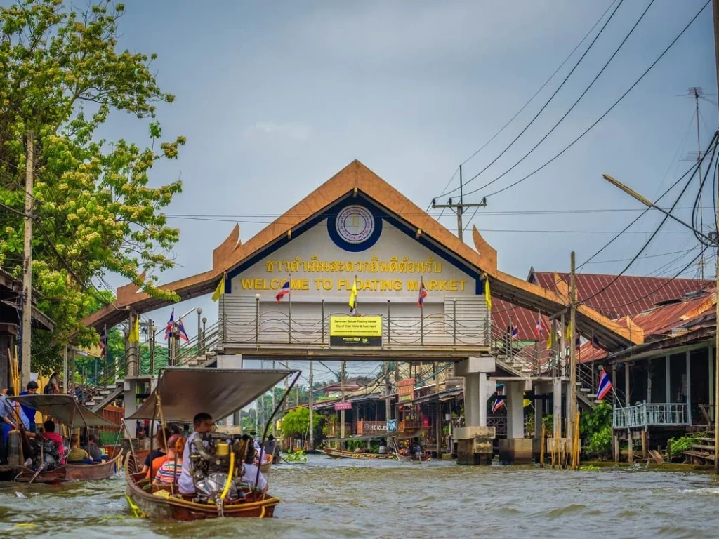 Damnoen Saduak Floating Market