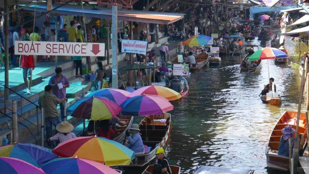 Damnoen Saduak Floating Market