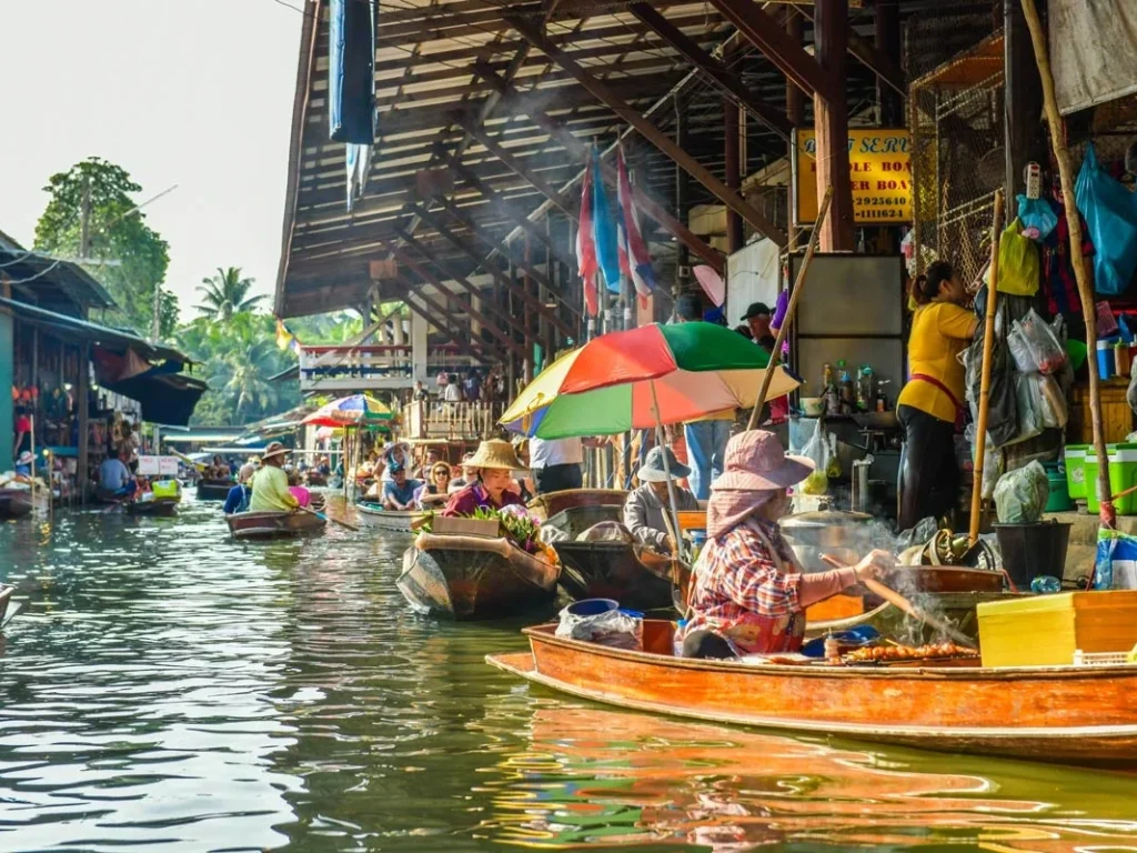Damnoen Saduak Floating Market