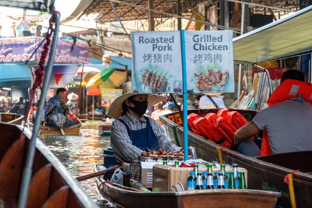 Damnoen Saduak Floating Market
