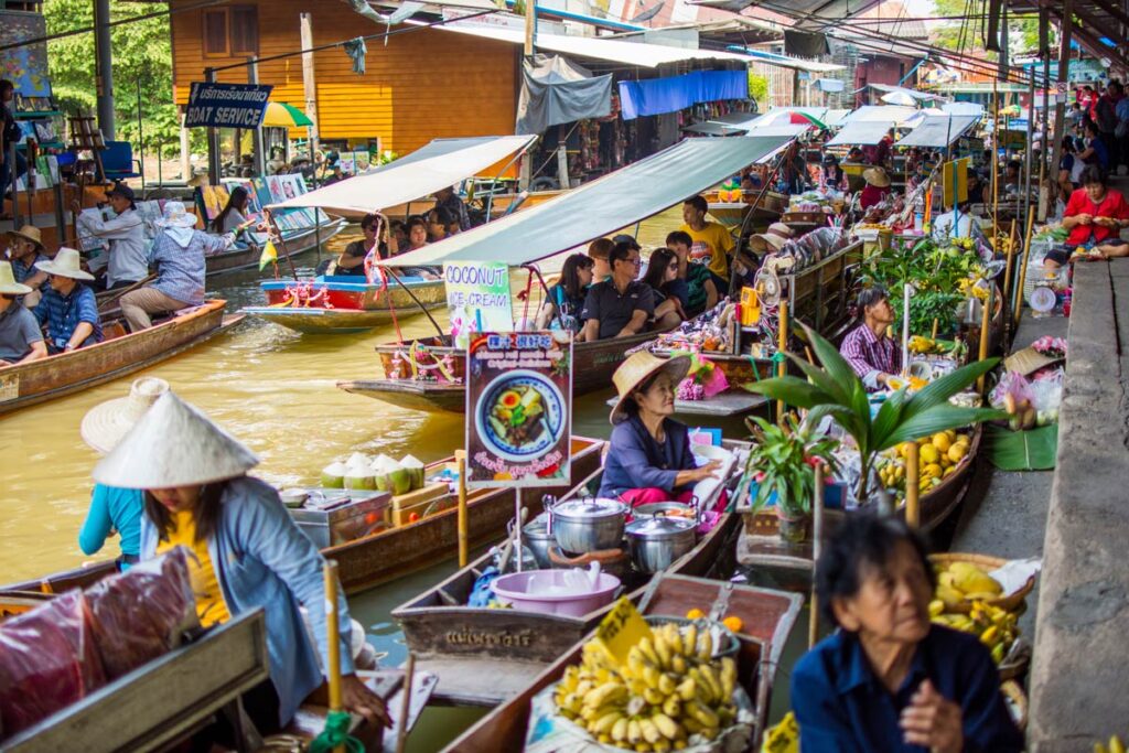 Damnoen Saduak Floating Market