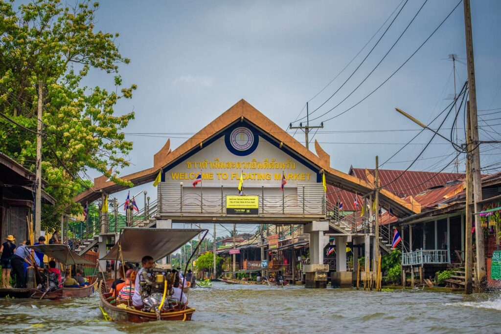 Damnoen Saduak Floating Market
