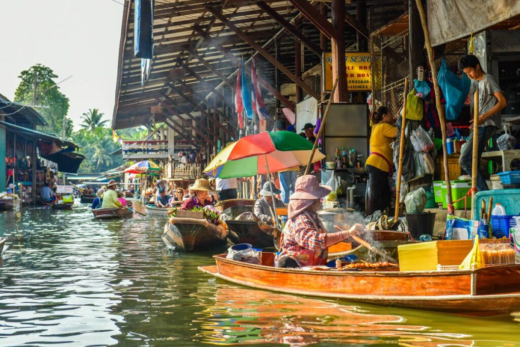 Damnoen Saduak Floating Market