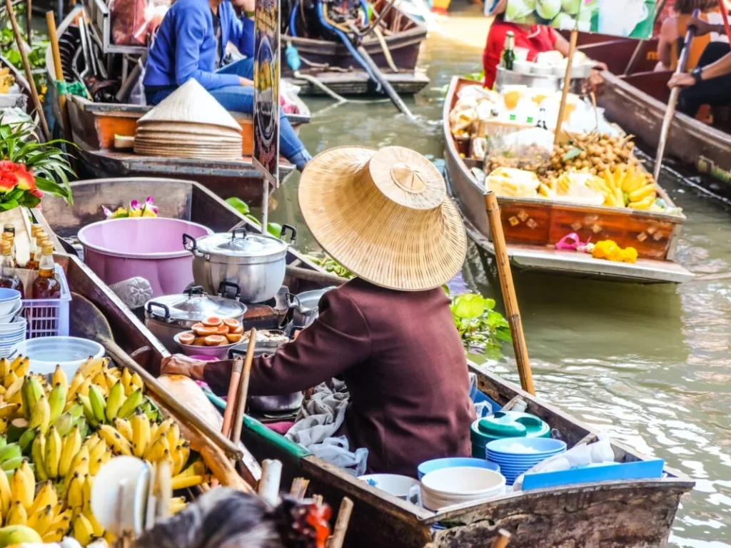 Damnoen Saduak Floating Market